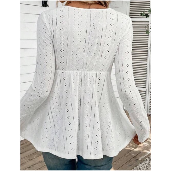 White Floral V neck Lace peplum blouse - Picture 4 of 5